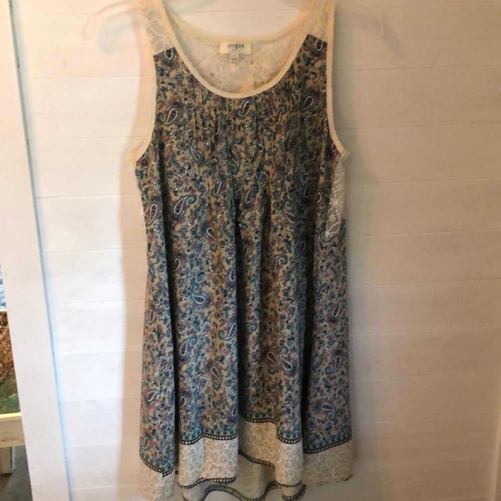 Paisley summer dress with lace details